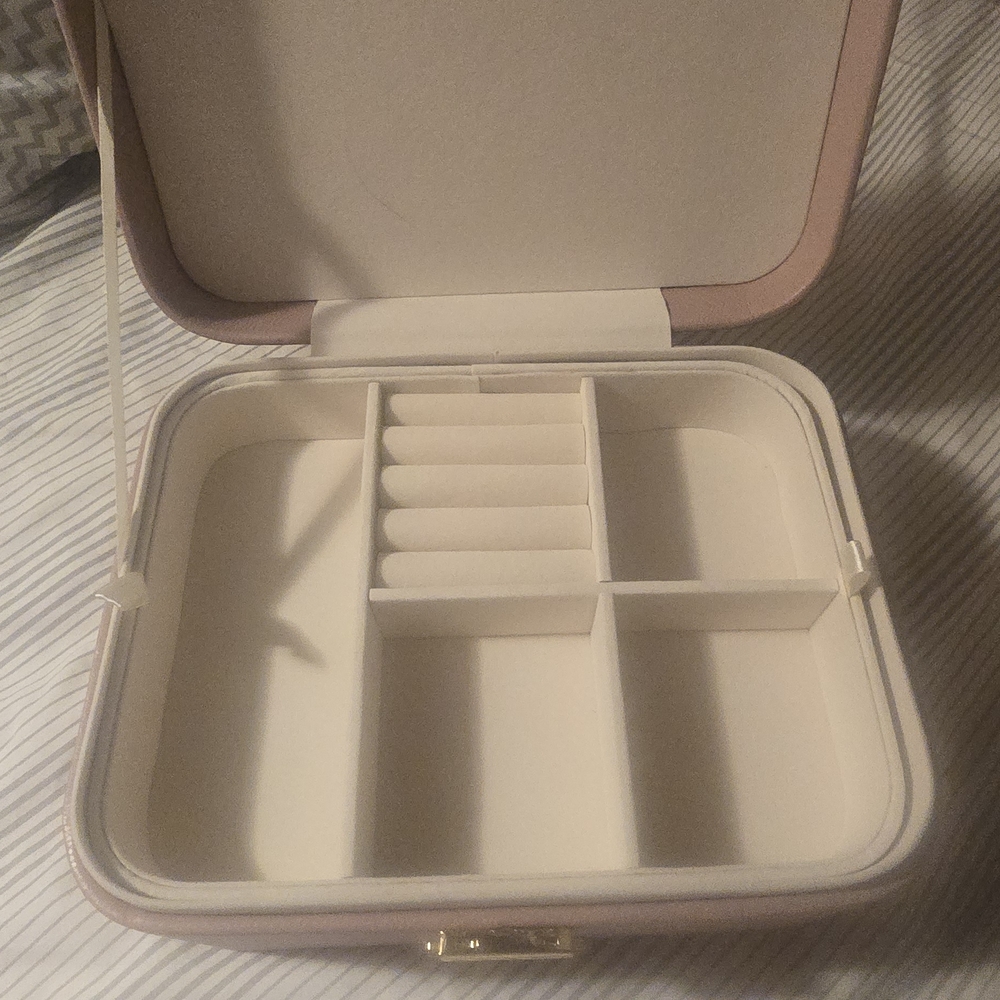 Chic Cream Jewelry Organizer